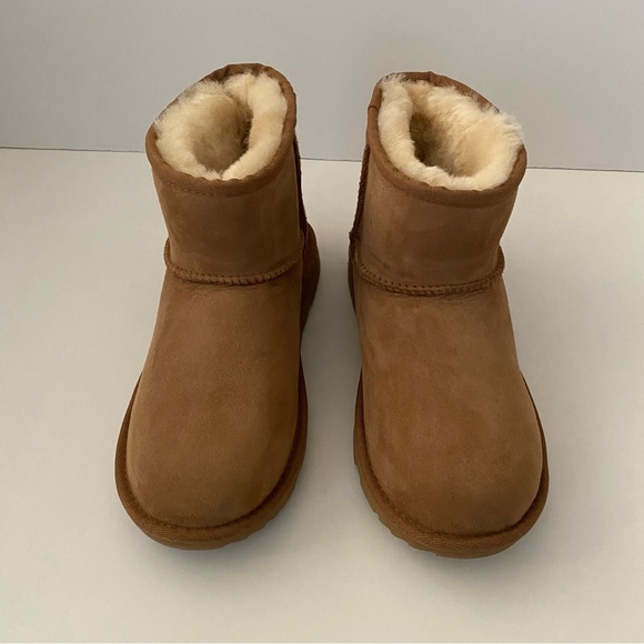 UGG Classic Mini Boots Chestnut Kid’s 5 6 (Fits a Women’s 7 8) NWOB - Picture 3 of 15